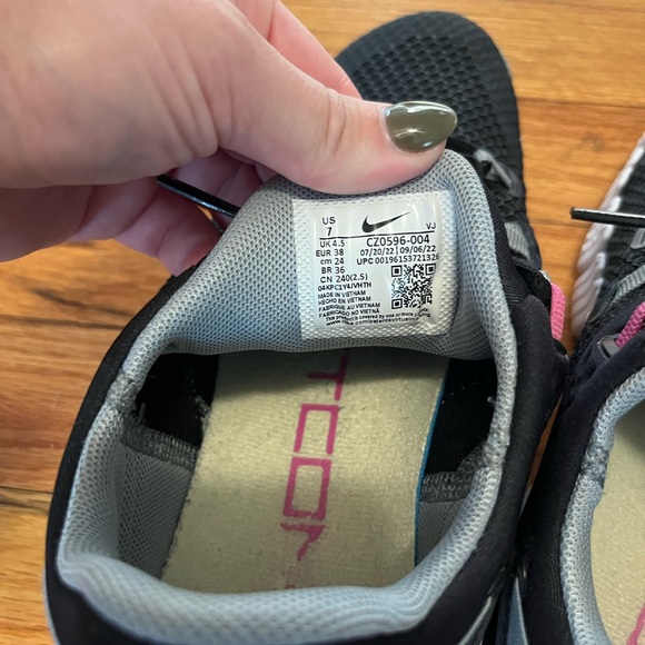 Nike Metcons - Picture 4 of 6